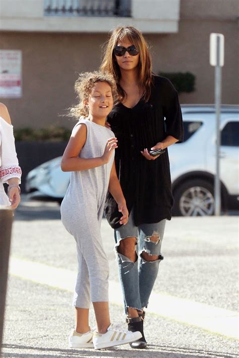 halle berry daughter images